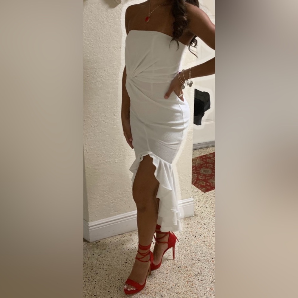 Elegant White Ruffle Dress Size XS